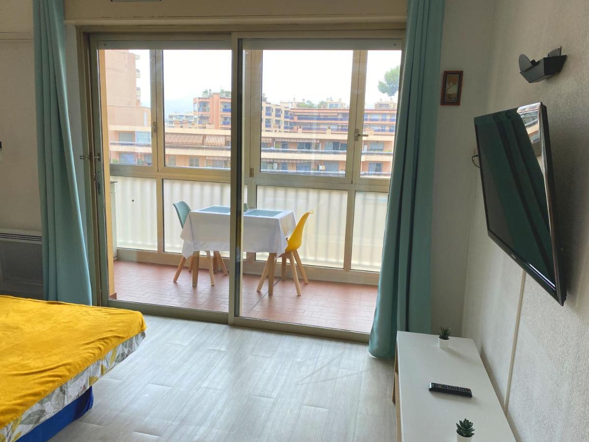 Apartment Coquet Front De